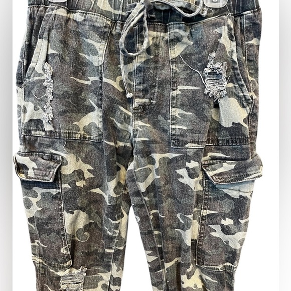 ALMOST FAMOUS
Juniors' Faux Cargo Pocket Joggers Size Small - Picture 9 of 15